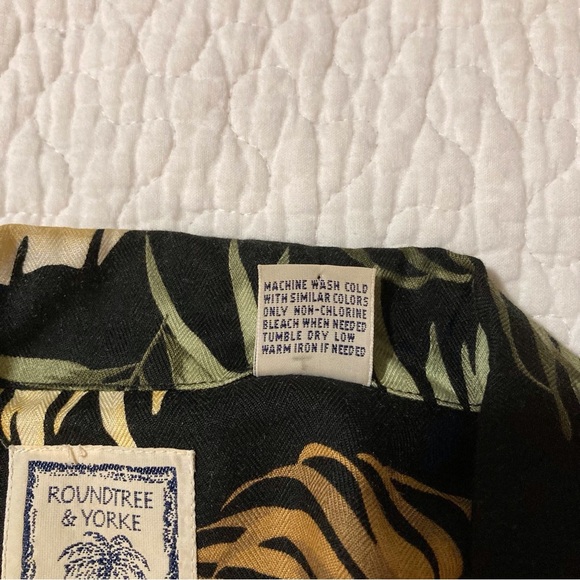 Roundtree & Yorke Hawaiian Shirt | Size XLT | Parrots & Palm Trees | Summer - Picture 4 of 8